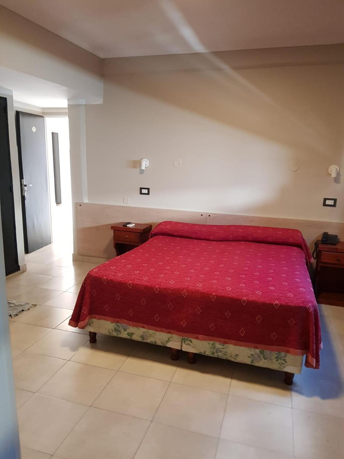 Hotel Marilian II Сальта Экстерьер фото